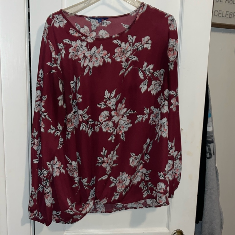 Floral long sleeve blouse with tied bottom